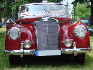 Mercedes Oldtimer Cabrio Limousine rot